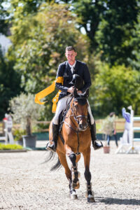 DSC 4932 200x300 - Goldenes Reitabzeichen für Johannes Brodhecker